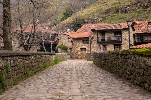 Pequeño pueblo con encanto en la España rural ideal para vacaciones