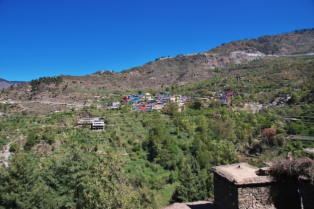 Un pequeño pueblo en Malam Jabba cerca de las montañas Hindu Kush del Himalaya Pakistán