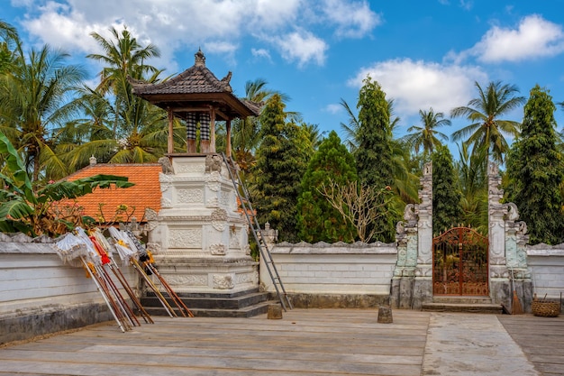 Foto pequeno templo hindu nusa penida ilha de bali indonésia