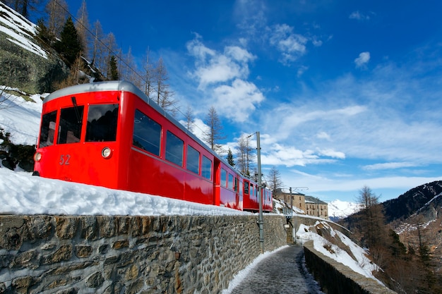 pequeño tren rojo