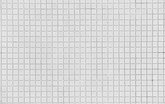 Foto pequeños azulejos blancos de la pared.