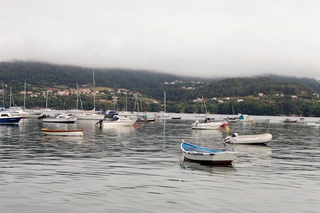 Pequenos barcos de pesca