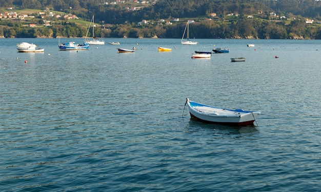 Pequeños barcos de pesca