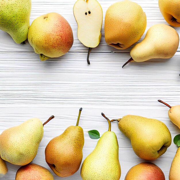 Peras frescas, um grande conjunto de frutas de peras, espaço livre para texto em uma vista superior de fundo de madeira branca