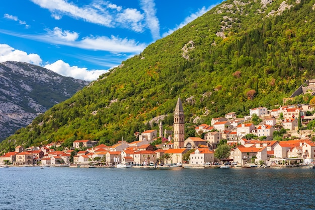 Perast Blick auf die Altstadt, die Bucht von Kotor, Montenegro.