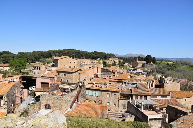 Foto peratallada uno de los pueblos más bonitos y populares de girona cataluña