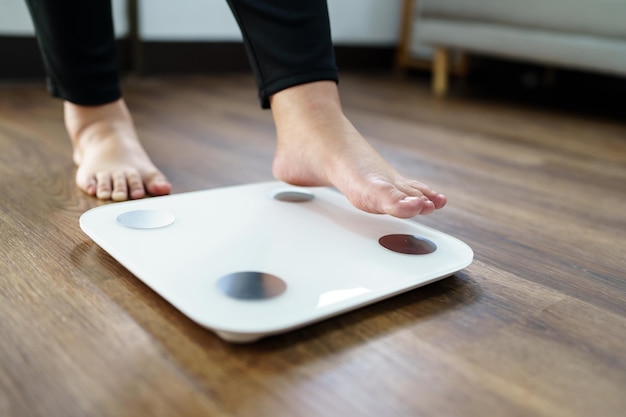 Perder peso Dieta gorda e pés de balança em pé em balanças eletrônicas para controle de peso Instrumento de medição em quilograma para dieta