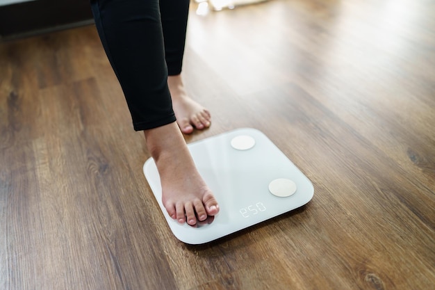 Perder peso Dieta grasa y pies de báscula de pie sobre básculas electrónicas para control de peso Instrumento de medición en kilogramos para dieta