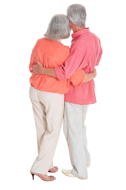 Perfecta pareja de ancianos posando en una vista trasera de fondo blanco