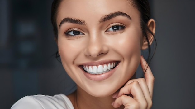 Perfectos dientes sanos sonrisa de una mujer joven conceptos de estomatología de blanqueo de dientes