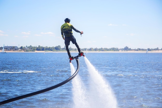 Performances de demonstração de atletas de flyboard