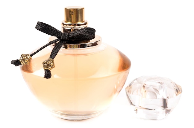 Perfume sobre un fondo blanco