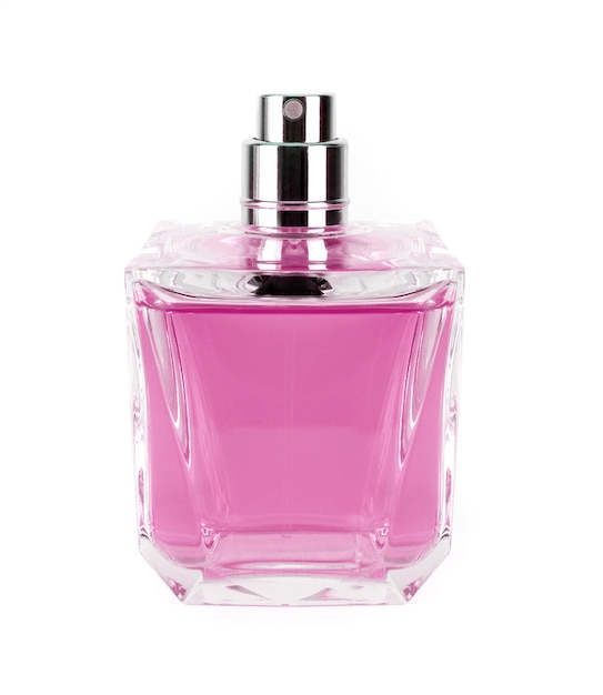 Perfume sobre fondo blanco.