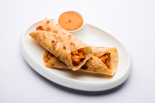 Peri peri paneer chapati frankie o envolver o enrollar, enfoque selectivo