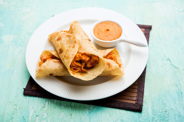 Peri peri paneer chapati frankie ou embrulhar ou enrolar, foco seletivo