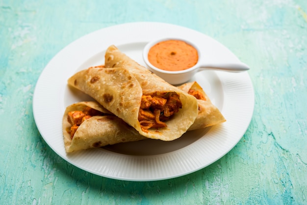 Peri peri paneer chapati frankie ou embrulhar ou enrolar, foco seletivo