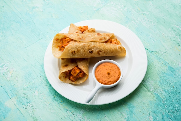 Peri peri paneer chapati frankie ou embrulhar ou enrolar, foco seletivo