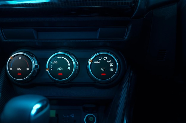 Perilla de control de clima en el automóvil moderno Aire acondicionado del automóvil Sistema de aire acondicionado del automóvil Ventilación del automóvil