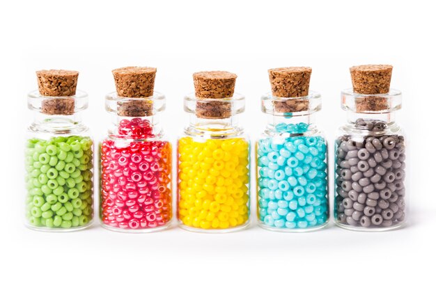 Perlas, granos y grageas comestibles, muy coloridas para decorar tartas y  postres.