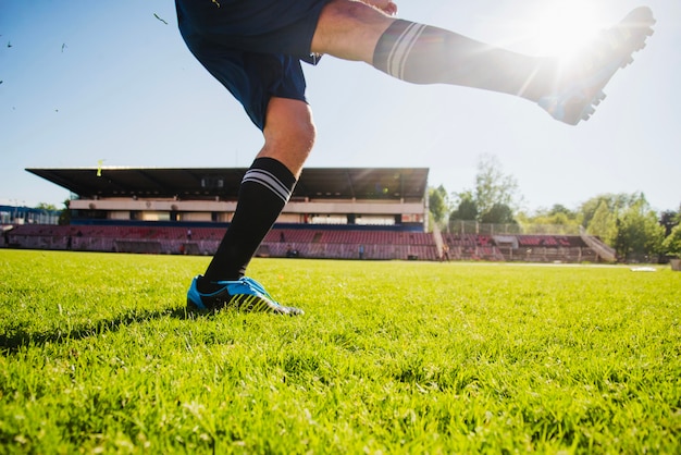 Pernas do jogador de futebol