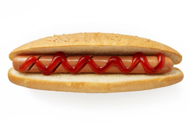 Foto perrito caliente con ketchup aislado sobre un fondo blanco