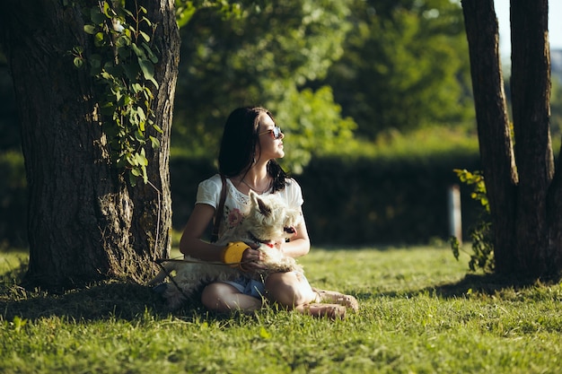 perro sonrisa femenina doméstica alegre