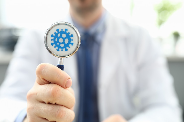 Foto persona con dispositivo médico