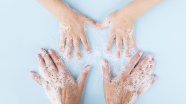 persona lavando las manos con jabón de alta calidad y resolución hermoso concepto de foto