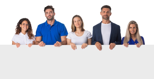 Foto personas con cartel en blanco aislado