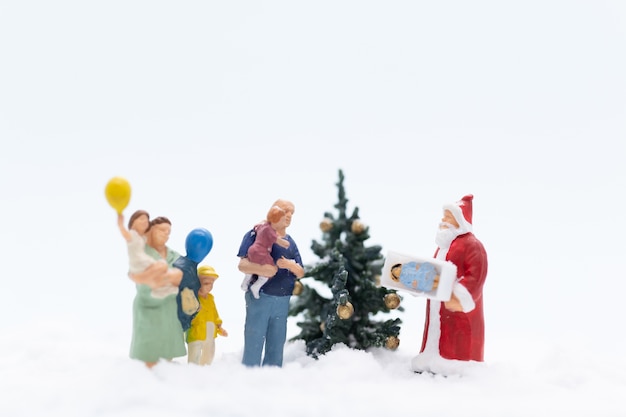 Personas en miniatura, Papá Noel y regalos para niños