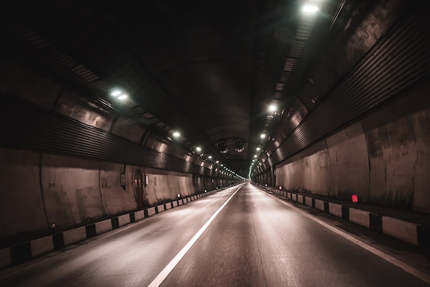 Perspectiva da estrada do túnel