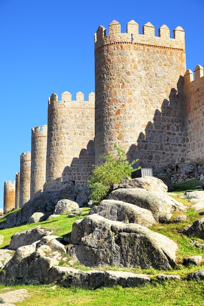 Perspectiva das muralhas medievais da cidade de Ávila, Espanha