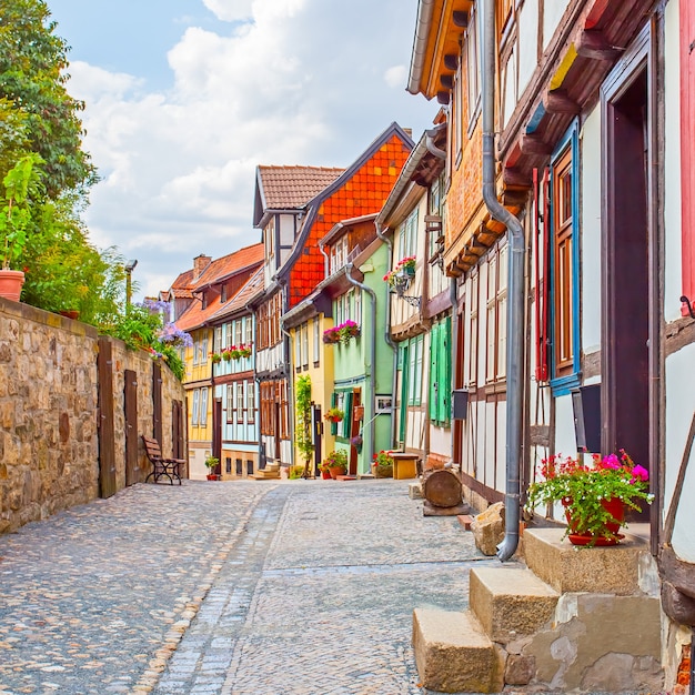 Perspektive der alten malerischen Straße in Quedlinburg, Deutschland