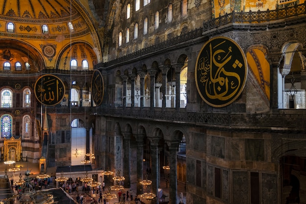 Peru. hagia sophia é o maior monumento da cultura bizantina.