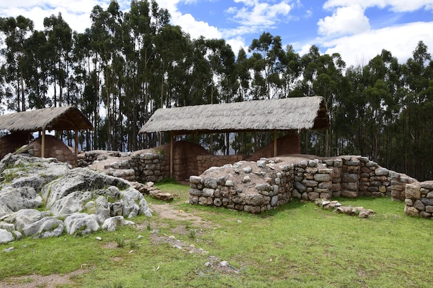 Perú Qenko ubicado en el Parque Arqueológico de Saqsaywaman Este sitio arqueológico Las ruinas incas están hechas de piedra caliza