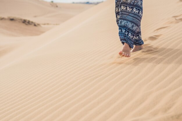 Pés de mulher no deserto