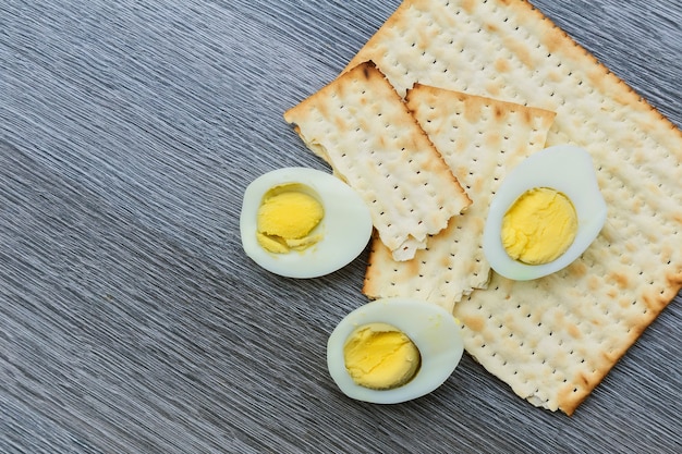 Pesaj Bodegón con pan de Pascua judío y matzá