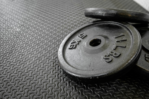 Foto pesas de ejercicio - mancuernas de hierro con placas extra