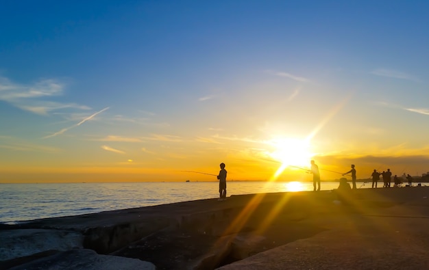 Pesca al atardecer