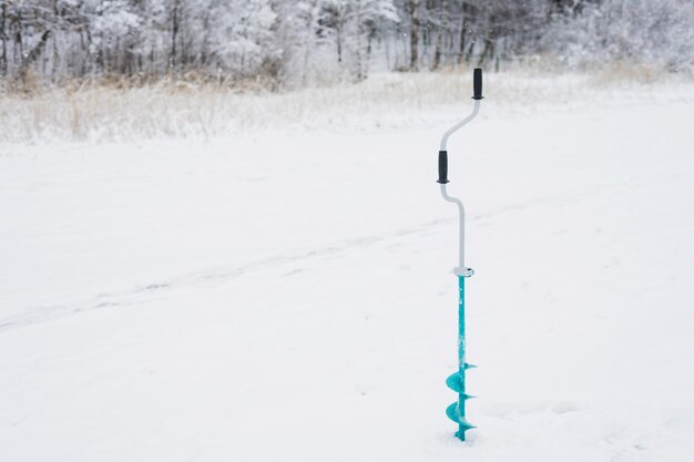 Pesca de invierno Pescado en hielo Cañas de pescar y equipo para pesca de invierno Lago nieve y pesca