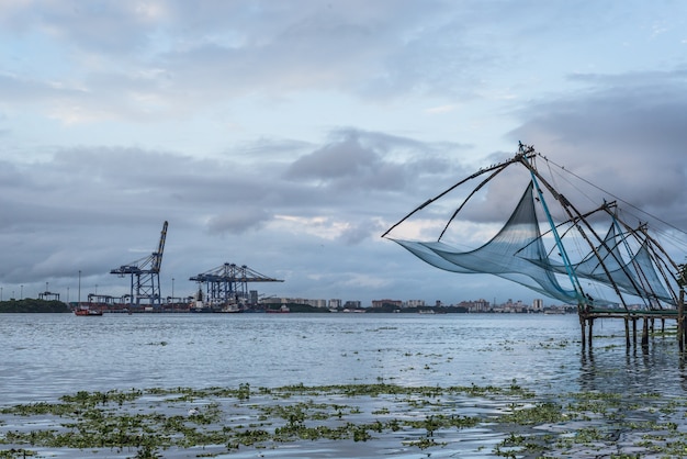 Foto pesca pescador tradicional de la india