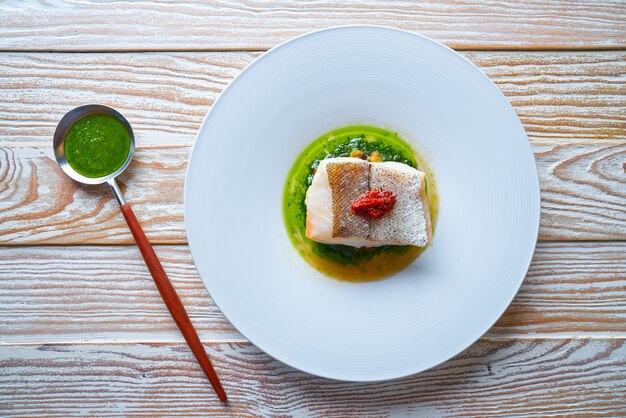 Pescada Atlântica sobre ratatouille de tomate seco