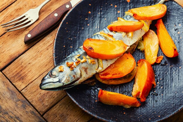 Pescado al horno con caqui