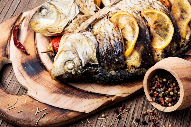 Pescado al horno con guarnición de verduras