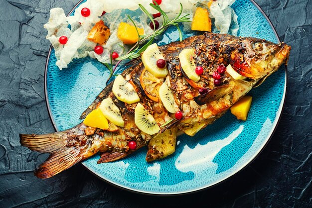 Pescado al horno con nutrientes fragantes