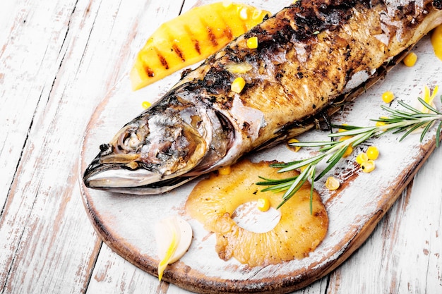 Pescado al horno con piña