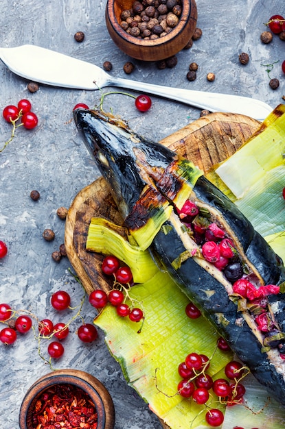 Pescado al horno con relleno de bayas