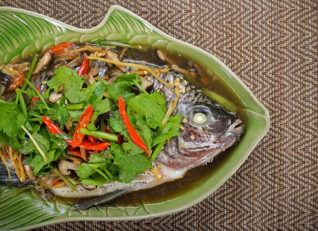 Pescado al vapor con salsa de soja