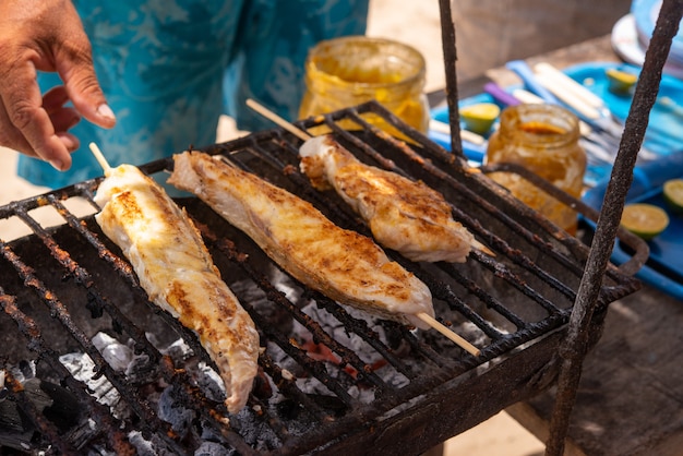 Pescado barbacoa comida brasileña