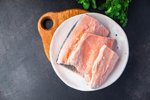 Pescado carbonizado, mariscos crudos congelados, cocción congelada, trozos de pescado rojo, almacenamiento a largo plazo, comida saludable